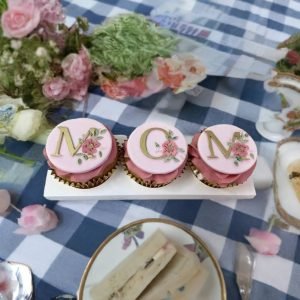 3 beautiful Chitty's Cakes cupcakes with plaques spelling MOM