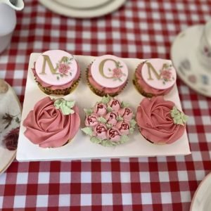 6 beautiful Chitty's Cakes cupcakes with plaques spelling MOM, and piped flowers
